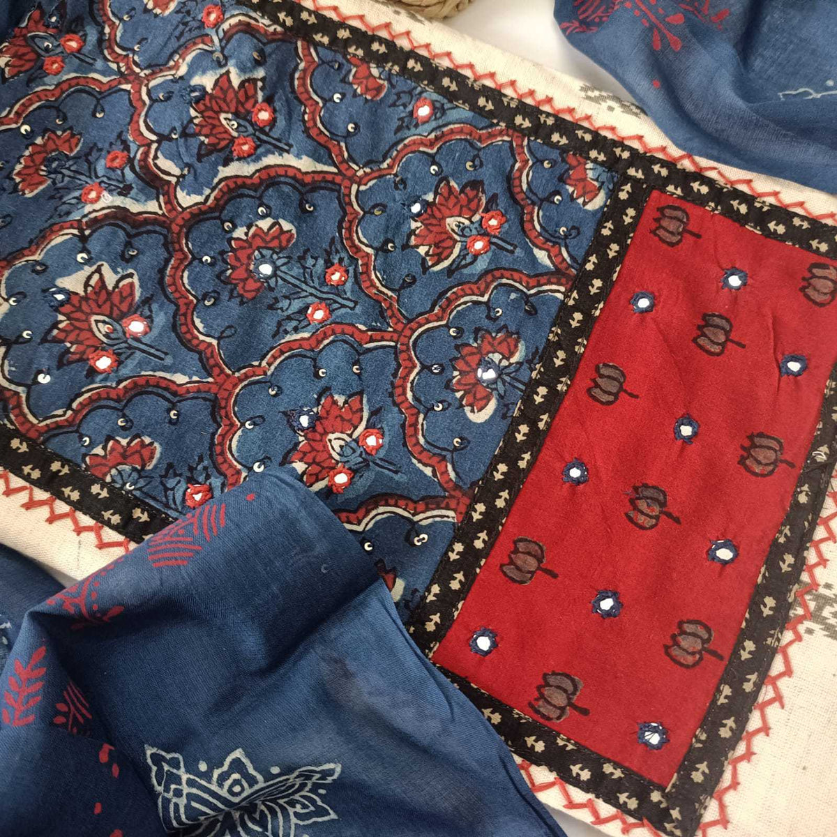 OFFWHITE & MAROON HANDLOOM COTTON - 3 PC SUIT SET- TOP,BOTTOM & DUPATTA