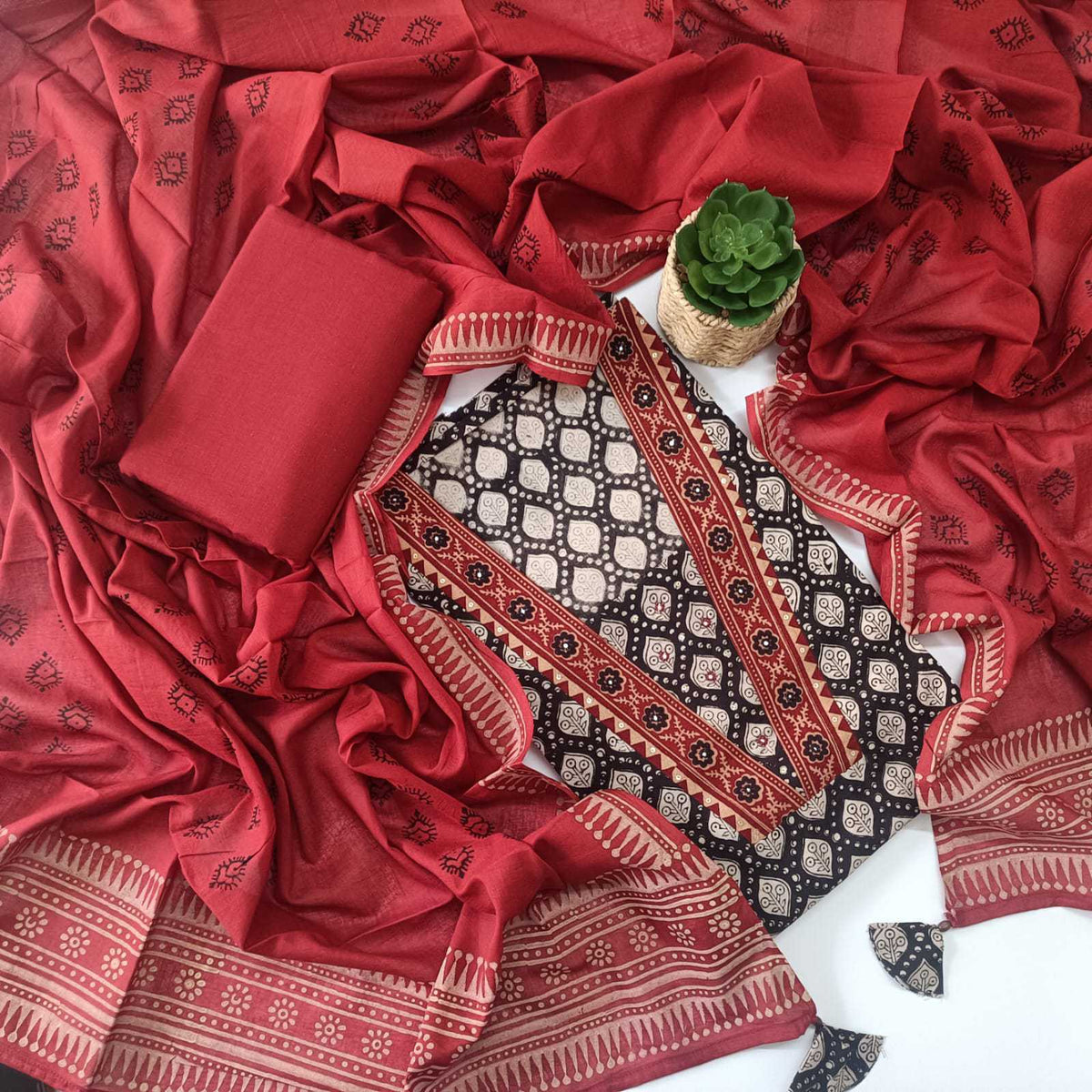 BLACK & MAROON - HANDLOOM COTTON - 3 PC SUIT SET - TOP,BOTTOM & DUPATTA