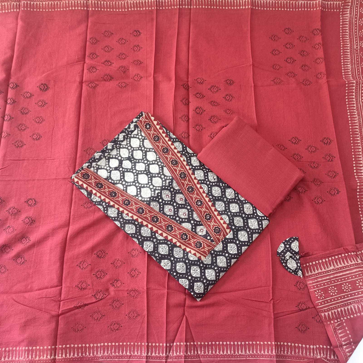 BLACK & MAROON - HANDLOOM COTTON - 3 PC SUIT SET - TOP,BOTTOM & DUPATTA